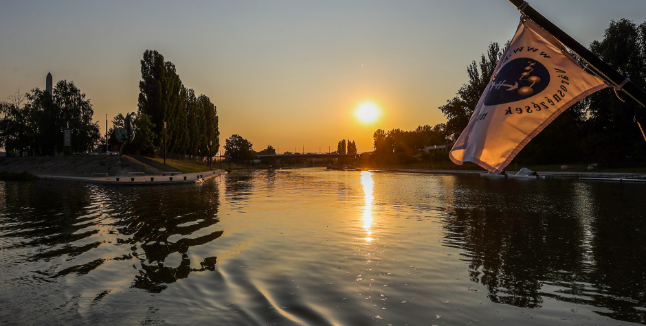 Naplemente-túra Győrben 2025-ben a Kék Tündér vagy az Angyal fedélzetén