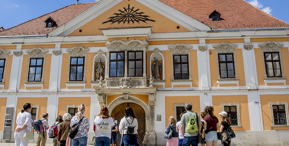 City tours and programmes